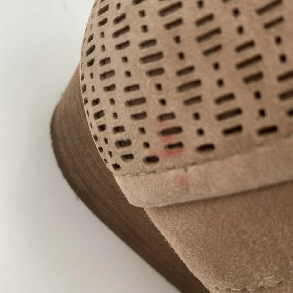 Vince Camuto Taupe Perforated Boots women 9M Casual suede office boho Y2K retro